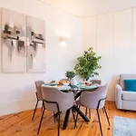 Bright Flat Few Steps To Aliados Av By Lovelystay Daire