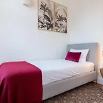 Daire Bright Flat Few Steps To Aliados Av By Lovelystay *