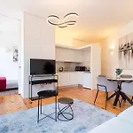 Bright Flat Few Steps To Aliados Av By Lovelystay * Porto