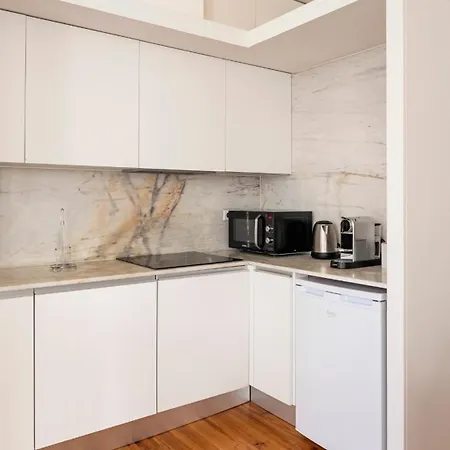 Bright Flat Few Steps To Aliados Av By Lovelystay * Porto