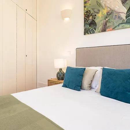 Bright Flat Few Steps To Aliados Av By Lovelystay * Porto