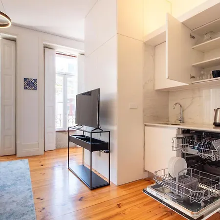Daire Bright Flat Few Steps To Aliados Av By Lovelystay