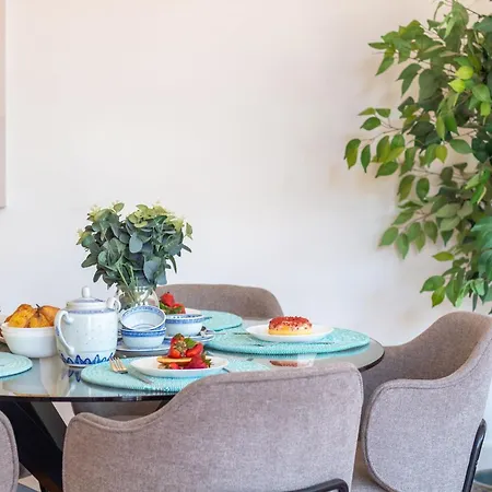 Bright Flat Few Steps To Aliados Av By Lovelystay * Porto