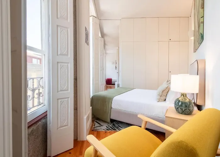 Bright Flat Few Steps To Aliados Av By Lovelystay Lejlighed Porto