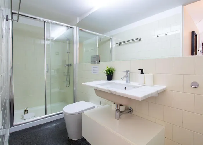 Bright Flat Few Steps To Aliados Av By Lovelystay