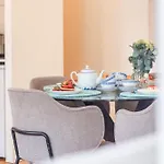 Bright Flat Few Steps To Aliados Av By Lovelystay Porto