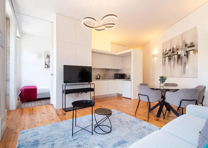 Bright Flat Few Steps To Aliados Av By Lovelystay * Porto